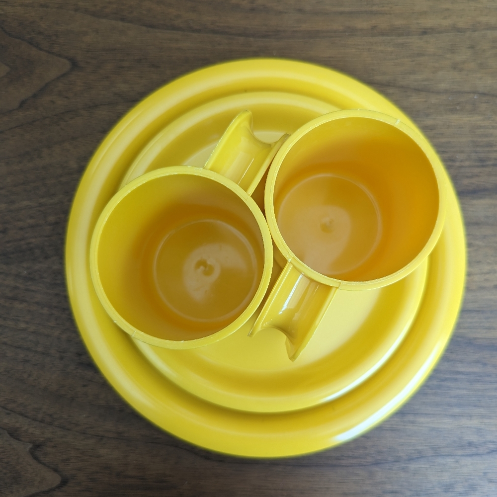 Vintage Ingrid Ltd melamine plates and bowls